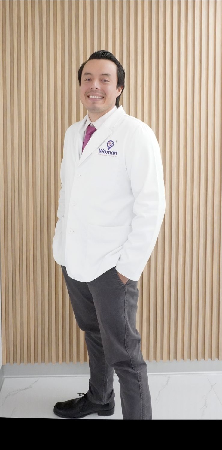 Dr. Alexander González